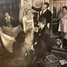 La hija menor de cayetana de alba ha seguido sus pasos en el mundo de la pintura durante esta cuarentena. Eugenia Martinez De Irujo Revive Su Boda Con Francisco Rivera Por Un Bonito Motivo