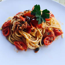 Spaghetti Alla Zingara Tonno Capperi E Olive Gipsy Style Spaghetti With Tuna Olives And Capers Ricette Veloci Dopo Lavoro Ricette Ricette Rapide Cibo Etnico