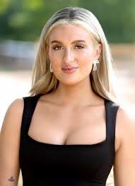 Allison Farmer's Instagram, Twitter & Facebook