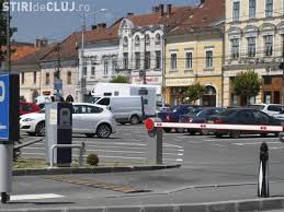 Zona 1 cuprinde locurile de parcare special amenajate între zona 0 şi perimetrul stabilit prin acordul planului integrat de calitate a aerului, delimitat de în zona 1 se aplică tarife de 5, respectiv 2,5 lei pe oră: Parcarea In Centrul Clujului CostÄƒ 12 Lei Pe OrÄƒ DupÄƒ 3 Ore De StaÈ›ionare Stiri De Cluj