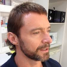 Hugh Jackman Pamer Gaya Rambut Baru di Film 'CHAPPIE'