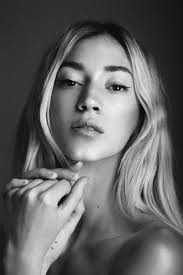 Model: Adele Gendron