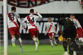 River Plate vence a Estudiantes: ¡Goles, VAR y polémica en La Plata! - Imagen principal del artículo