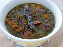 Lentilles Aux Saucisses De Montbeliard Un Petit Oiseau Dans La Cuisine Saucisse Lentille Recette Lentilles Saucisses Fumees