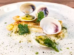 Questo li rende particolarmente adatti alla cucina mediterranea. Lupini Di Mare Con Asparagi Bianchi Ortiche E Burro Alla Mela Verde Di Kevin Feragotto