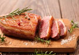 Cand uleiul se incinge, se adauga feliile de carne si se tin la foc iute, saltand se gateste extrem de rapid, nu are nevoie de o coacere indelungata. Reteta Zilei Piept De Rata Crocant Si Suculent Superbebe Ro