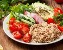 Recette De Buddha Bowl Quinoa Avocat Radis Concombre Laitue Tomate Et Poivron Recette Recette De Cuisine Simple Radis Quinoa