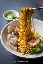 Dry Wonton Noodles Wantan Mee Thin And Springy Egg Noodles Are Tossed In Savory And Spicy Or N In 2021 Wonton Noodles Zucchini Bites Recipe Chinese Noodle Recipes