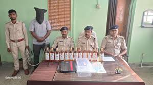 Palamu: Two arrested with 150 boxes of fake English liquor and 550 gallons of spirit