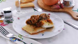 Servite il merluzzo alla livornese ben caldo. Baccala Alla Livornese Ricetta Delicata Dal Profumo Unico