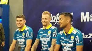 Pemain baru di tambah perpanjangan kontrak pemain persib yang ada, selain itu, ada juga rumor transfer striker baru. Profil Singkat 3 Pemain Asing Terbaru Persib Bandung Berapa Durasi Kontrak Mereka Tribunnews Com Mobile