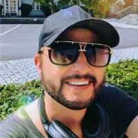 600+ "Huke" profiles