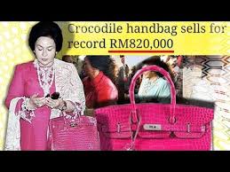 Dalam notis usul itu, pendakwa raya menamakan najib; Zavrniti Brat Eksoticno Rosmah Mansor Birkin Cocopika Jp