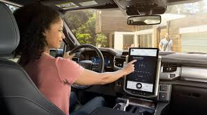 The ford special vehicle team (svt) was conceived in 1991, when ford senior management recognized the corporate advantages of. Elektro Pick Up Ford F 150 Lightning Multitalent Auf Vier Wuchtigen Radern Elektroauto News Net