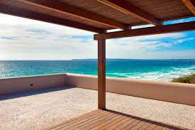 Die witwe eloise crandall bewohnt ein luxuriöses strandhaus. Villa Am Wasser Formentera Mieten Mit 2 Pools Traumvillen
