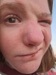 I've always had a grey/blue rim