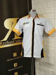 Sebenarnya banyak kemeja yang sesuai dengan fashion terbaru saat ini jika ingin masuk kantor, jika ingin tampilan anda di kantor terlihar profesional. Tips Pilih Warna Baju Korporat Custom Or Ready Made Facebook