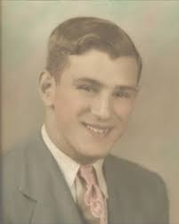 Thomas Dewald's Instagram, Twitter & Facebook