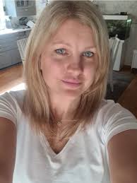 I'm the bride. Can anyone make my hair dark brown???