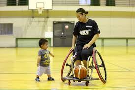 車椅子バスケとの出会いやキッカケは？ 鳥海連志選手は 中学校1年生 の時に車いすバスケットボールと出会い、佐世保wbcでプレーをはじめました。 運動が大好きだったこともあってかメキメキと成長。16歳で日本代表に選出され、高校生17歳のときには日本代表最年少としてリオデジャネイロ. è—¤äº•éƒç¾Žè»Šæ¤…å­ãƒã‚¹ã‚±ã®æ—¦é‚£ã‚„å­ä¾›ã¯ å‡ºä¼šã„ã‚„é¦´ã‚Œåˆã‚ã‚‚ãƒã‚§ãƒƒã‚¯