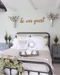 45 Rustic Farmhouse Bedroom Design And Decor Ideas To Transform Your Bedroom Farmhouse Guest Bedroom Rustic Farmhouse Bedroom Home Bedroom