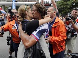 El español mikel landa (bahrain victorious) se ha visto obligado a la retirada del giro de italia de ciclismo, al sufrir una aparatosa caída a 4 kilómetros de la meta de la quinta etapa disputada entre. Ciclistas Rebeldes E Inconformistas Por Naturaleza