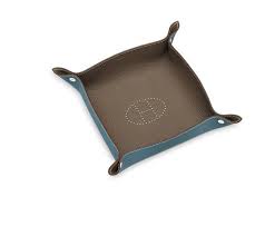 Mises Et Relances Vide Poches 25 X 25 Cm En Cuir Taurillon Clemence Bicolore Etoupe Jean Pressions Nickelees Vide Poche Cuir Boite Orange
