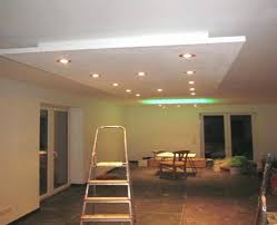Decke Im Bad Demutigend Auf Kreative Deko Ideen Zusammen Mit Herausragende Decke Bad Gestalten Vo Wohnzimmerbeleuchtung Deckenbeleuchtung Wohnzimmer Deko Ideen