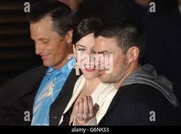 Viggo Mortensen, Liv Tyler und Karl Urban, der Eomer spielt, kommen zur  UK-Premiere von Herr der Ringe: Die Rückkehr des Königs im Zentrum von  London. Der dritte Film in der Herr der