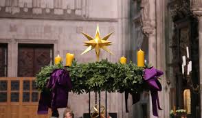 Die idee hinter dem ersten adventskranz stammt von johann hinrich wichern, einem theologen und erzieher. Der Adventskranz Bedeutung Und Ursprung Des Adventskranzes Erzbistum Koln