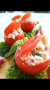 Tomates Fraicheur Avec Ce Beau Temps J Ai Opter Pour Une Belle Entree De Salade Des Tomates Farcies Aux Saveurs Du Pr Manger Sainement Tomates Farcies Miam