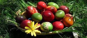 Odată cu această tradiţie, a doua zi de paşte este un bun prilej pentru cei care au plecat din acest sat, să se reîntoarcă la cititi mai multe aici: Traditii Si Obiceiuri De Paste Hotel Apollonia In Brasov Get The Best Price