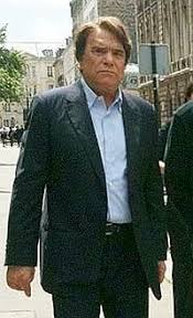 Top 8 Des Public Qui Ont Entier Vagabond En Consequence Detenir Triche C Est Pas Delicat D E En 2020 Homme D Affaires Bernard Tapie Jean Marie