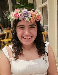 Iris Noya's Instagram, Twitter & Facebook