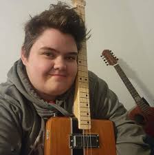 Hi everyone I'm new to the group,just to introduce myself with something i  did just few days ago . I enjoy making guitars i have few that i done so  far.