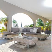 Einladende Garten Lounge In Hellem Rattan Perfekt Fur Terasse Und Balkon Garten Lounge Lounge Mobel Terasse Rustikale Gartenmobel