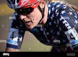 US Katie Compton hat sich am Sonntag, den 03. Dezember 2017, während des  Frauenrennen des Zilvermeercross-Cyclocross in Mol in Aktion gezeigt. BELGA  FOTO LUC CLAESSEN Stockfotografie