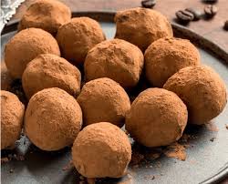 Truffes Au Chocolat Legeres La Recette Facile Culture Crunch En 2020 Truffes Au Chocolat Truffe Recette Recette Truffe Chocolat