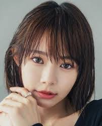 Min Chen's Instagram, Twitter & Facebook