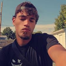 Larry Laabs's Instagram, Twitter & Facebook