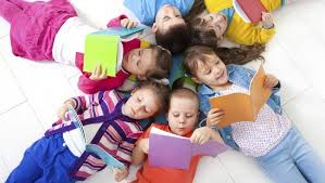 Anak laki laki anak anak. Baca Buku Sambil Tiduran Bikin Mata Minus Ini Kata Dokter