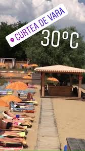 Rezista bine la rece peste doua. Curtea Veche Plaja Soarele Si Lacul Curtea De Vara