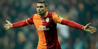 Otobüs kamerasının kayıta aldığı görüntülerde burak yılmaz'ın şoförün üzerine yürüdüğü şoföründe. Cem Dizdar Burak Yilmaz Galatasaray Taraftari Yuzunden Gitti