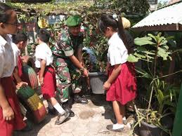 Nilai gotong royong yang dijelaskan di sekolah belum terjebarkan secara menyeluruh. Bangkitkan Semangat Gotong Royong Kepada Siswa Siswi Sd