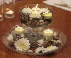 Escoger un envase que sea decorativo, de manera que sea útil para quien lo lleva a su. Centros De Mesa Para Boda Con Velas