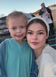 Is it better to visit Dollywood during the week or