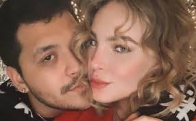 Belinda y christian nodal siguen dando mucho de qué hablar con su recién destapado romance, mismo que ha provocado la alegría de los seguidores de ambos cantantes. Belinda And Christian Nodal Are Named Couple Of The Year By People Magazine Light Home