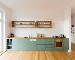 Green By Design View The Minimal And Environmentally Conscience Portfolio Of Berlin Based Architect Chrisvon Meuble Cuisine Cuisine Verte Cuisine Appartement