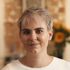 Tania Mackenzie's Instagram, Twitter & Facebook