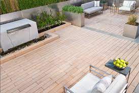 For This Landscape Project The Borealis Slabs Were Used In This Small Backyard To Create A Warm Outdoor Seating Area With Patio Patio Slabs Patio Landscaping